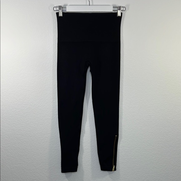 SPANX Look‎ at Me Now Black leggings size Medium Women’s clothing - Picture 2 of 12